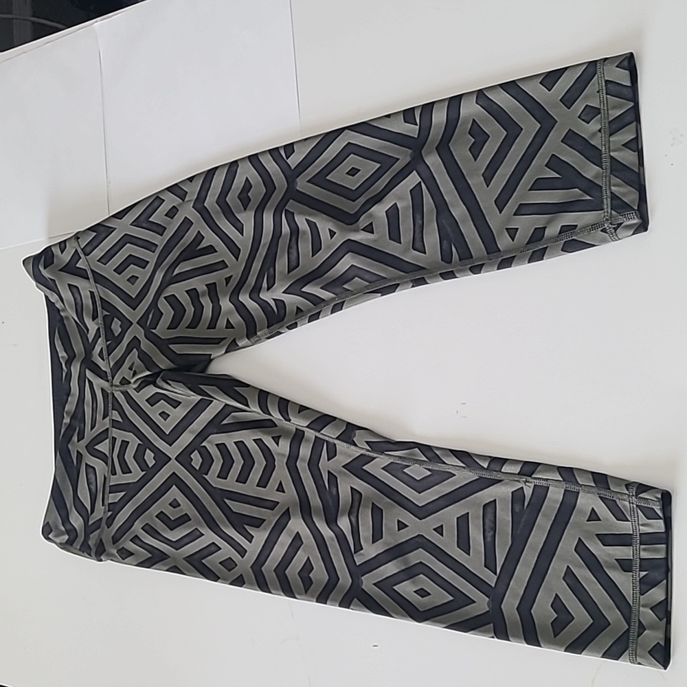 Lululemon Women Leggings 6 Black & Green Geometric Pattern‎ Crop Workout Pants